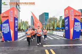 新华社：中国光谷，“跑马”36年图片