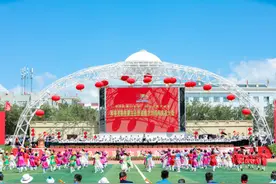 新疆和布克赛尔蒙古自治县举行成立70周年庆祝大会图片