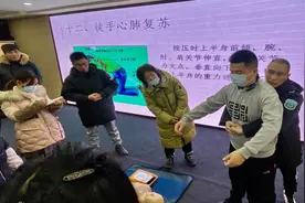 心肺复苏、海姆立克急救法，教师实操急救培训技能图片