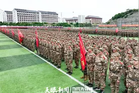 高校“显眼包”出没！前方高能~图片