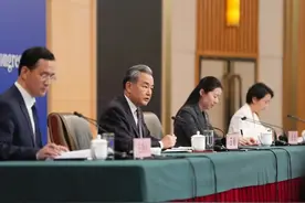 一次看全！王毅回答中外记者提问！图片