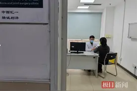 女子腋窝下出现鹌鹑蛋大小包块，竟和剃腋毛时这个不当行为有关图片