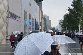 爬墙熊猫消防员上一天班就下班图片