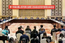 北京市代表团开放团组接受中外记者集体采访，殷勇、夏林茂、雷军等代表答记者问图片