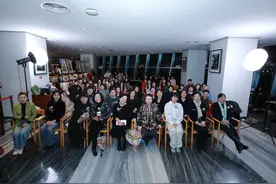 女性文学好书榜：凡持微火者，手中皆有光图片