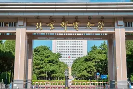 央媒谈学生举报导师：导师就是导师，非“师父”更非“老板”图片