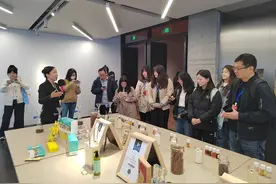 “见证青岛”全国主流财经媒体行第二日：探访青岛民企“蝶变之道”图片