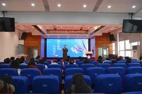 郑州市金水区工人第一新村小学召开新学期全体教师大会图片
