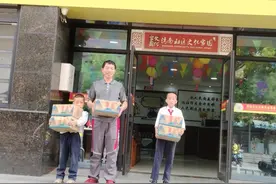 “秦岭的酸甜”又来了，杭州大伯：买猕猴桃，是对父子三人努力的认可图片