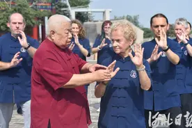 “老外”广府古城学太极图片