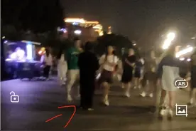 事发上海外滩！尾随塞花、强买强卖，不少情侣被人盯上，官方回应：已处置30余人图片