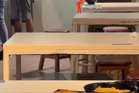 乌节路著名购物中心食阁天花板掉下老鼠，网友评论：吓死！这是要加餐吗？图片