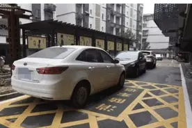 一小区业主家中失火！物业要担责吗？图片