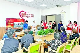 呵护夕阳下的幸福图片