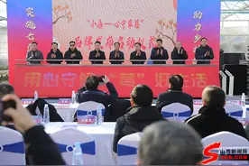 草莓别样红 “种出”增收致富路图片