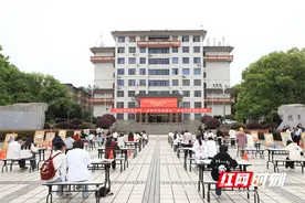 湖南科技学院举行国家安全主题书画摄影大赛图片