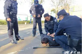 济宁高新区分局王因派出所组织开展辅警警务实战训练暨“警情模拟”演练活动图片