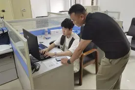 【“雷霆2024”严打专项行动】投资炒股“暴富”成“暴负” 兵团公安历时56天奔赴5省14市抓获7名犯罪嫌疑人图片