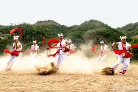 震撼！刚劲奔放的陕北安塞腰鼓图片