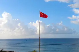 五星红旗飘扬在西沙群岛图片