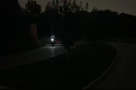 锐评｜公园夜场不能总是“黑灯瞎火”图片