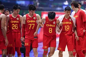 男篮世界杯 | 赵睿、周鹏均出现崴脚伤病图片