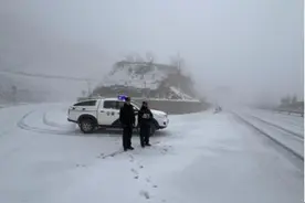 守护平安|炭山派出所：风雪救援显担当  民警驰援护平安图片