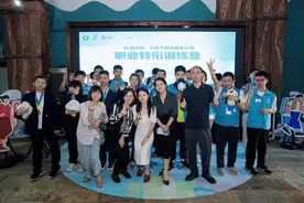 “Hi，星同事”，他们过去是“永远长不大的孩子”，如今正努力融入社会图片