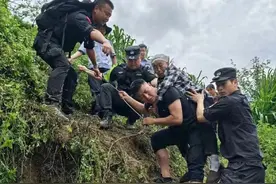 四川汉源山洪灾害救援现场直击：精准搜救 妥善安置图片