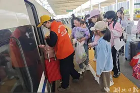 武铁高峰客流持续 5月2日预计发送旅客80万人次图片