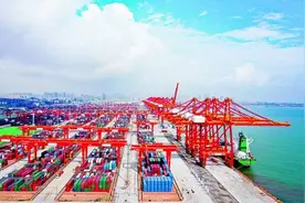 驶向港口经济新蓝海图片