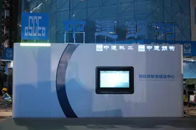 全国领先，大批量智能焊接机器人在深圳湾超级总部基地C塔项目开焊图片