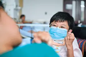 瞭望 | 玻璃女孩“种太阳”图片