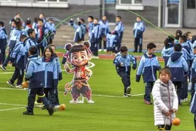 每周图片精选（2.15-2.21）｜“哪吒”相伴新学期、座谈民营经济、离开妙瓦底、俄乌冲突三周年图片