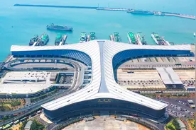 驻粤央企中交四航局参建的海口新海客运综合枢纽荣获“中国钢结构金奖”图片