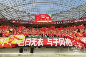吉镜头｜世预赛：6万球迷为中国队加油助威图片