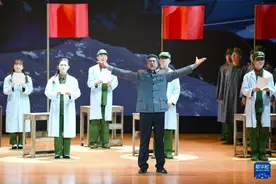 特写：传奇人生承载科学精神——话剧《钱学森》走进香港校园图片