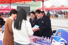 潍坊峡山区：便民办税春风行 税收宣传“零距离”图片