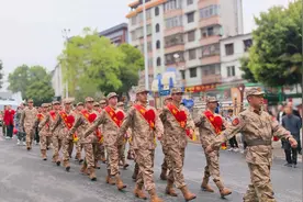 清远连山：送兵入伍，连山小三江好男儿踏上军旅新征程图片