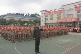 热血披戎装！广州花都欢送新兵入伍图片