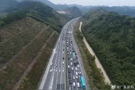 广东部分高速路段因低温冰冻受管制图片
