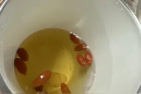 保温杯里泡枸杞有害健康吗？图片