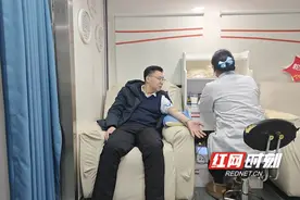 热血青春 奉献爱心 湖南省总工会开展青年干部无偿献血活动图片