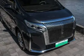 30.98 万元起售，魏牌全新高山上市，说要让每位乘员都舒服图片