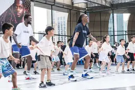 NBA球星兰德尔、曼恩体验中国文化图片
