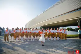 今天是你的生日！广州白鹅潭上演“快闪”活动为祖国庆生图片