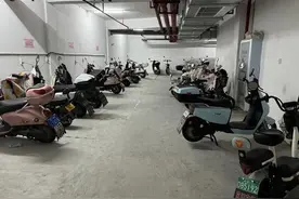 业主反映电动车停地下车库存隐患图片
