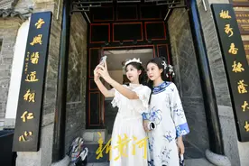 济南暑期旅游火热开场，老城打卡有了专属“闺蜜装”图片