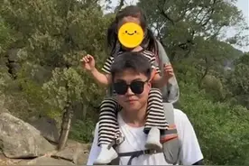 宝妈花钱雇体育生背娃爬泰山，陪爬走红网络后，评论区沦陷了！图片