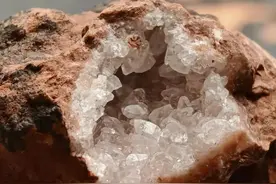 四川成都周边能挖到“水晶”？专家：其实是方解石图片